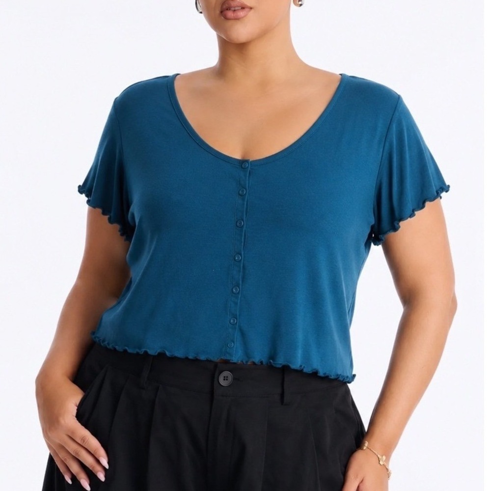 Torrid Legion Blue Cropped Short Sleeve Button Up Tee Shirt